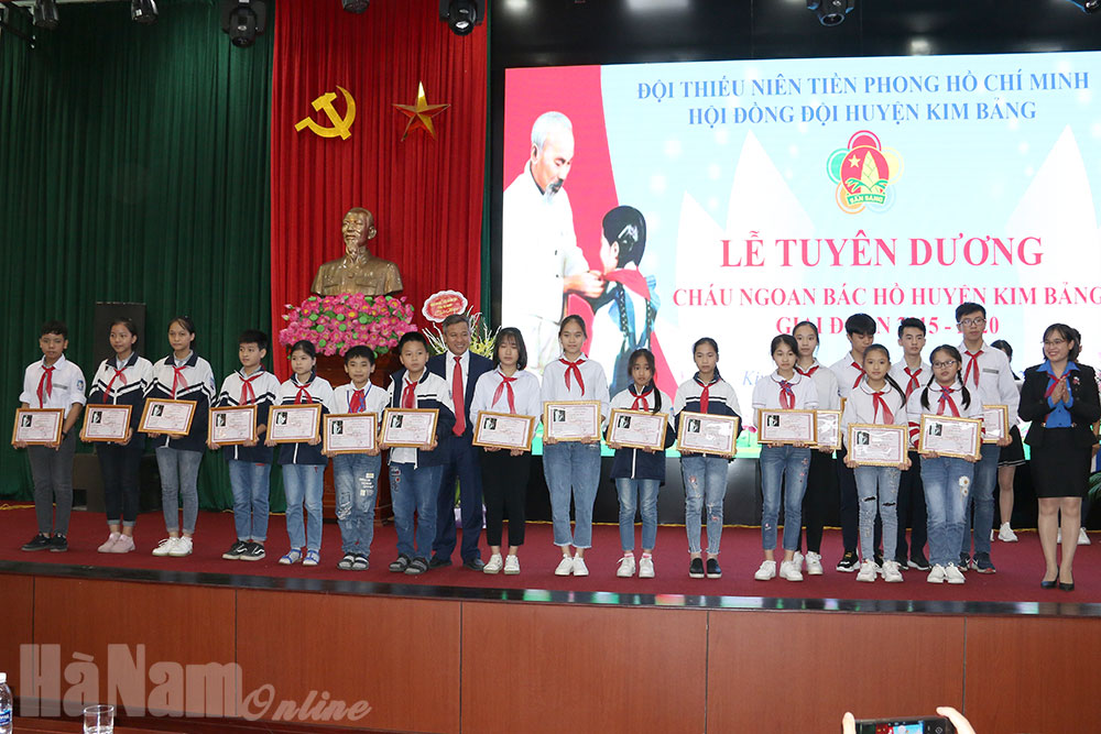 Kim Bảng tuyên dương 108 học sinh đạt danh hiệu “Cháu ngoan Bác Hồ”